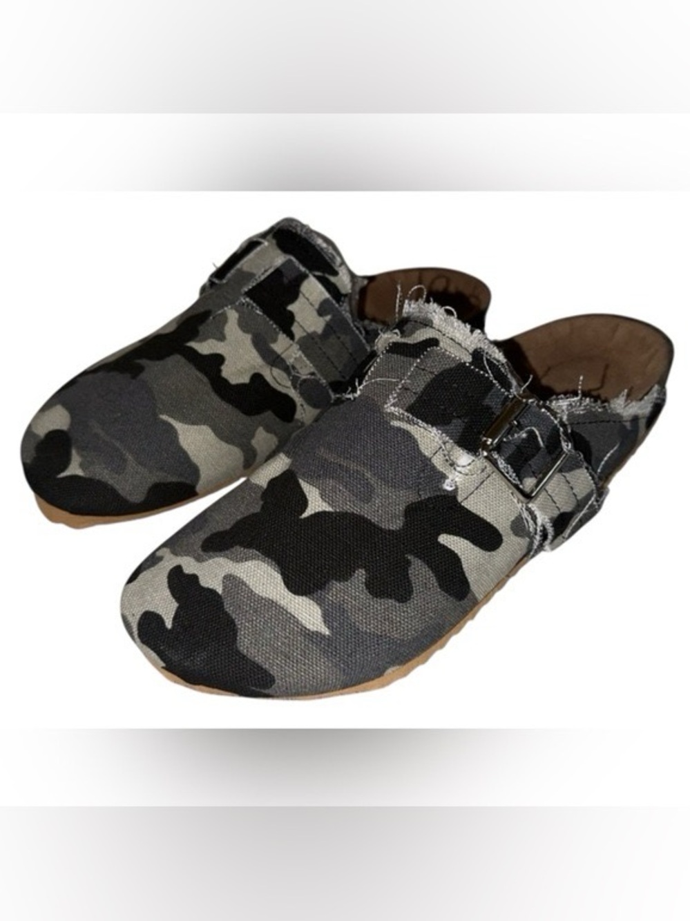 🆕 Women’s camo slip on clogs/ mules
